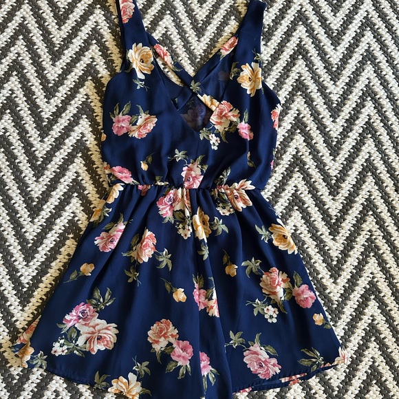 Lush Floral Romper XS - Picture 3 of 5